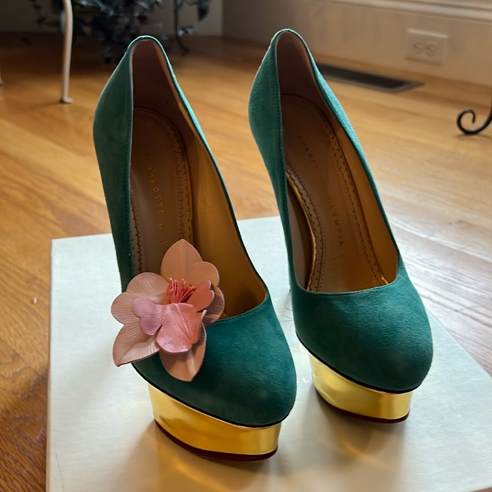 Authentic Charlotte Olympia sz 36 Dolly Orchid pump